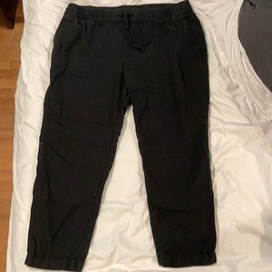 Old Navy linen blend cropped pants. Size L.